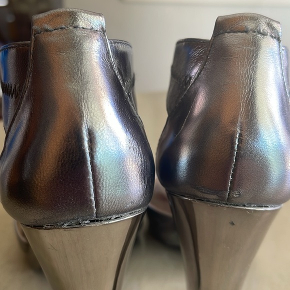 Michael Kors Berkeley T-Strap Non Glitter Silver Heels - Picture 7 of 10